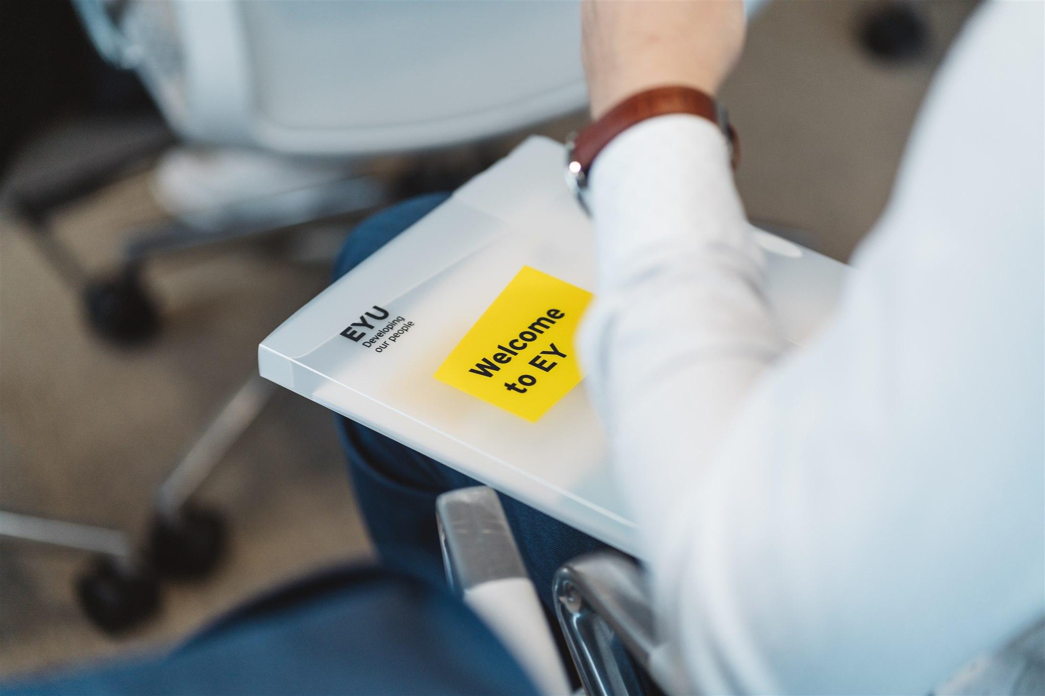 Kariérní růst v EY přehledně: kdy postoupíš a jak se ti odměníme